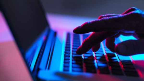 SZKODLIWE TREŚCI W INTERNECIE - PORADNIK DLA  RODZICÓW