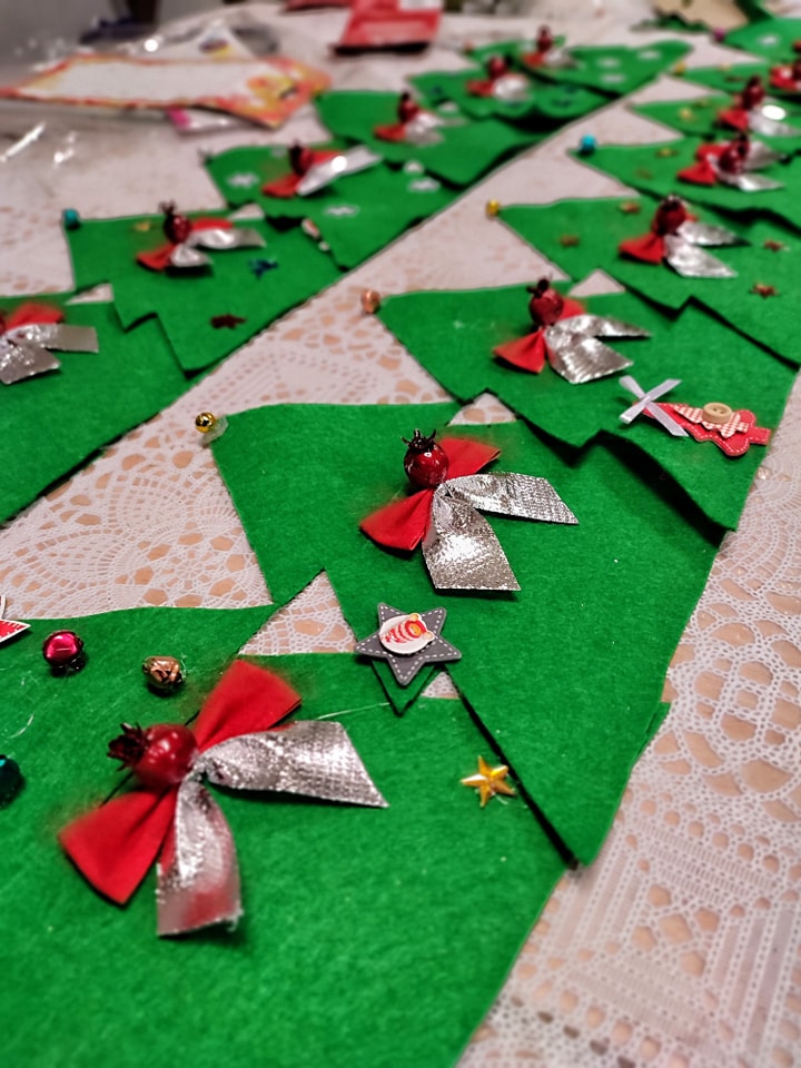 Eleganckie dekoracje na świąteczny stół.