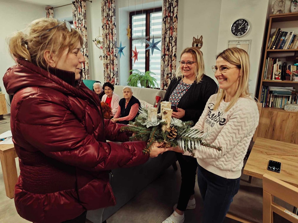 Kolędowanie młodzieży Dom Seniora