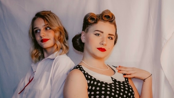 Wystawa fotografii Fryzur Retro w Naszej Bursie