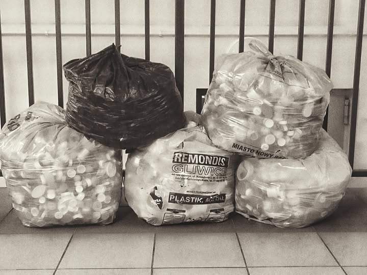 **Zakręcona akcja**