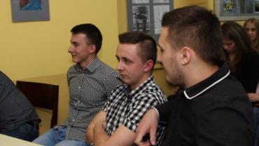 97751968 3174366922601425 2474999093575811072 N