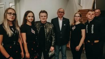 120301021 867013620369315 3729547722004033571 N