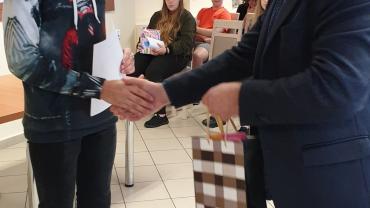 196994774 4292107474160692 1837239941314186989 N