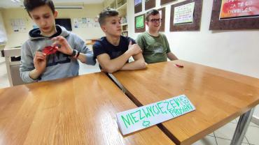 333689688 643641397769914 121562460502458449 N