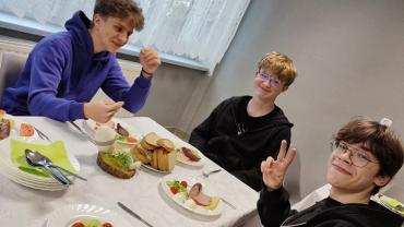 339865329 591641826259885 2744353617763497814 N