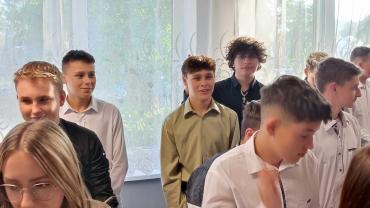 385261963 825708099557768 5440380283717801926 N