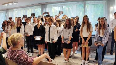 385458106 825707172891194 1320067746713245889 N