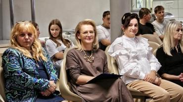 462751941 1112124724249436 1571754856329065338 N