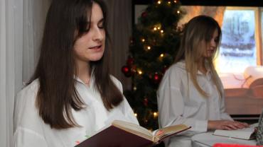 Spotkanie Wigilijne W Bursie Szkolnej W Starym Saczu. Artysci Sceny Bursy Prezentuja 9