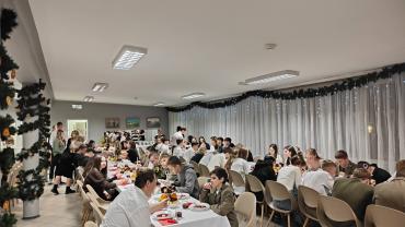 Spotkanie Wigilijne W Bursie Szkolnej W Starym Saczu. Wieczerza Wigilijna Na Ktorej Krolowa 3