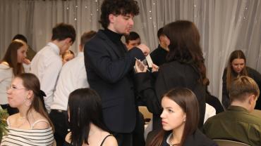 Spotkanie Wigilijne W Bursie Szkolnej W Starym Saczu. Wspolne Dzielenie Sie Oplatkiem I Sk 21