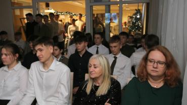 Spotkanie Wigilijne W Bursie Szkolnej W Starym Sczu. Uczestnicy Podczas Czci Oficjalnej W Wietlicy Bursy. 5
