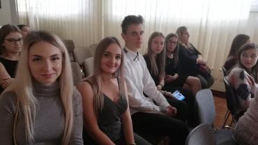 76966980 2240006222957299 946360111977201664 N